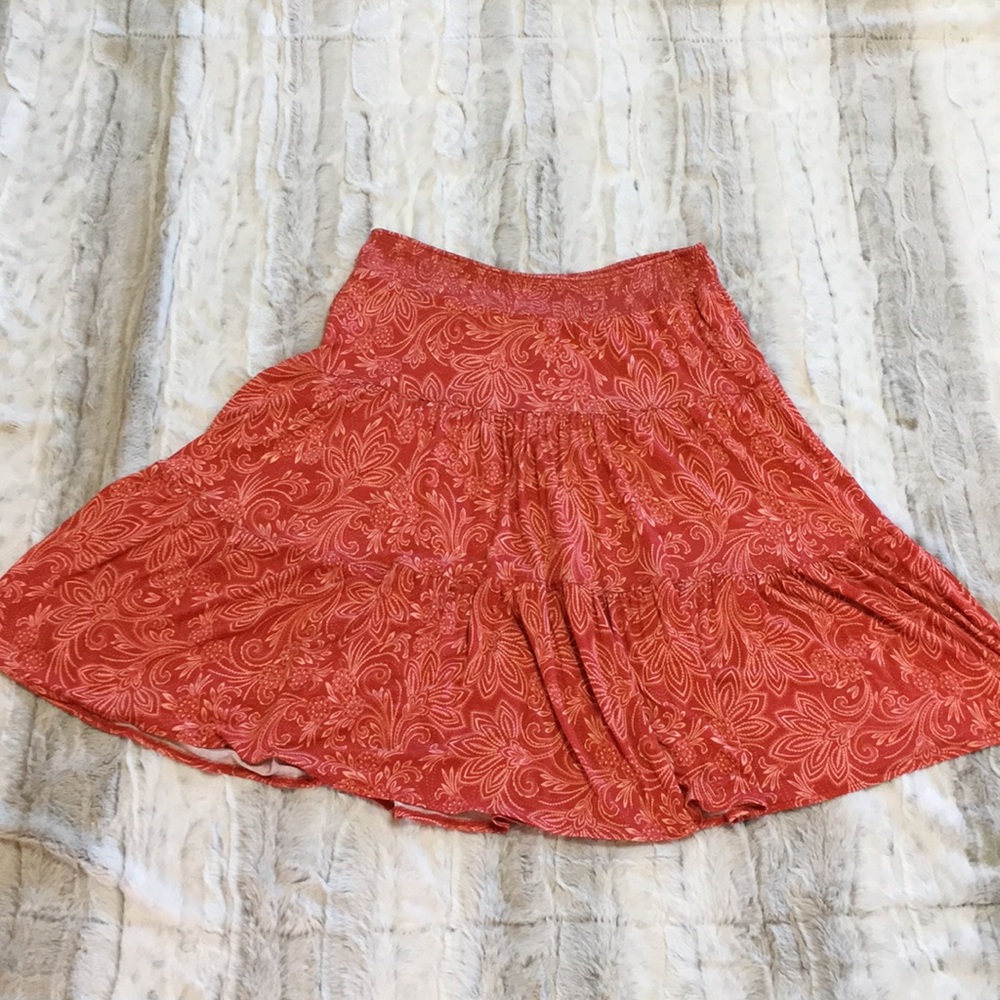 Women’s tiered skirt.